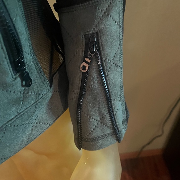 NWOT Moto Style Activewear Jacket, Mesh Cutouts, Size L - Picture 8 of 11